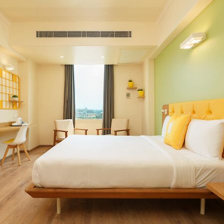 Bloom Hotel - Sector 62 Ноида Екстериор снимка
